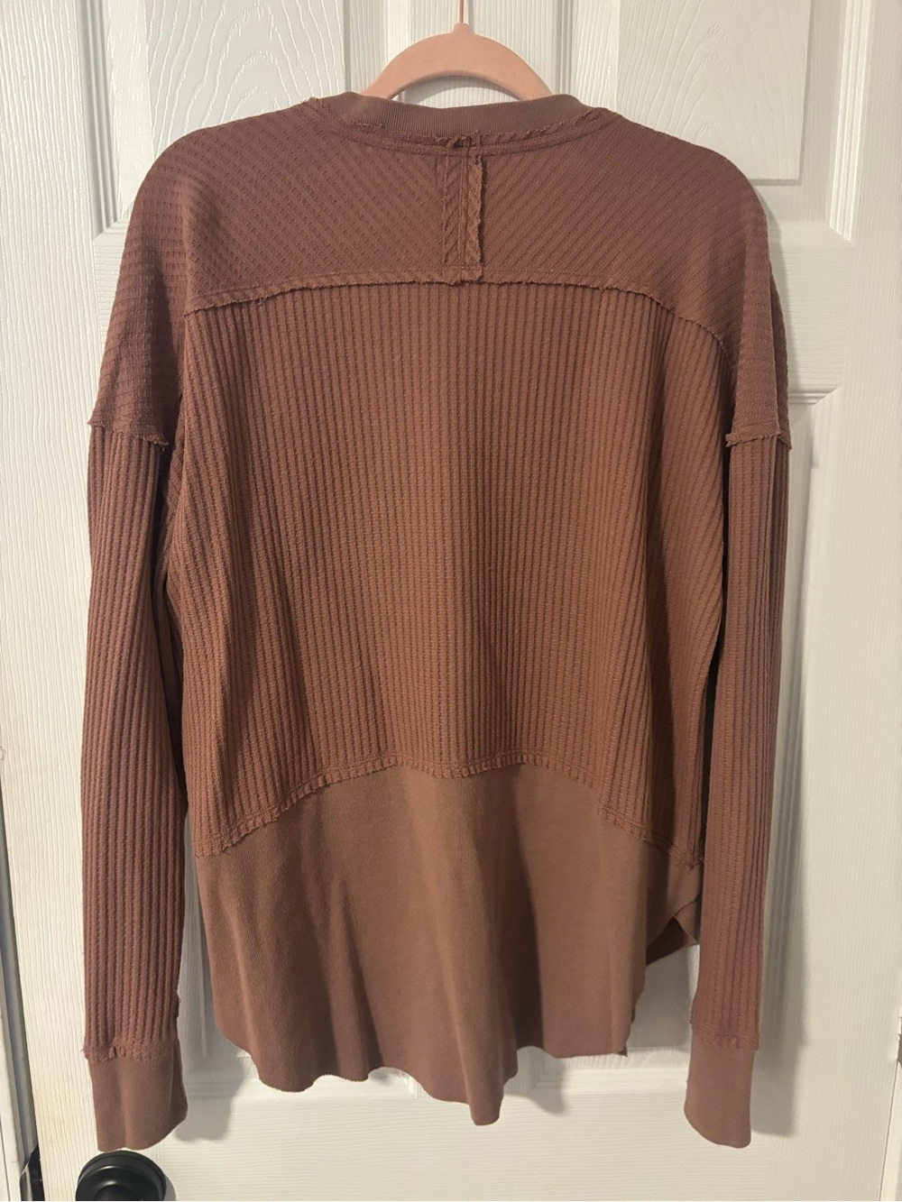 BKE Ribbed Waffle Split V Pullover in Warm mauve - Picture 2 of 3